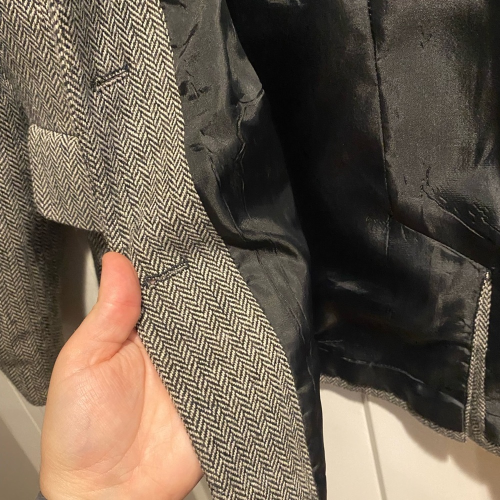Levine Classics Vintage Herringbone Blazer - Picture 4 of 5